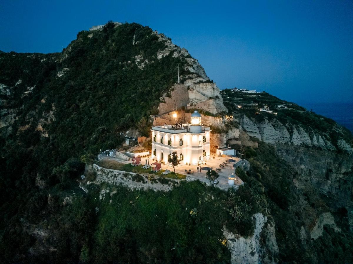 Faro Punta Imperatore Forio  Bagian luar foto