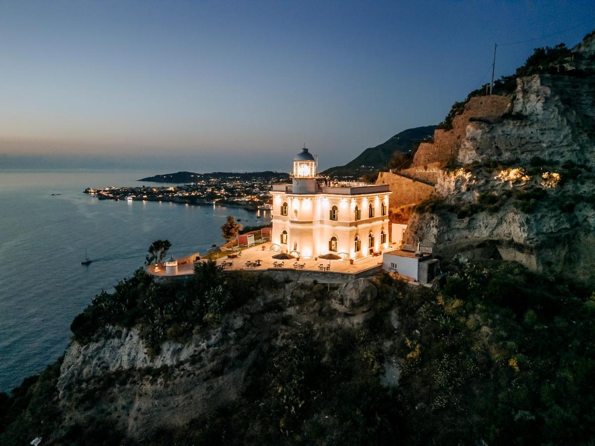 Faro Punta Imperatore Forio  Bagian luar foto